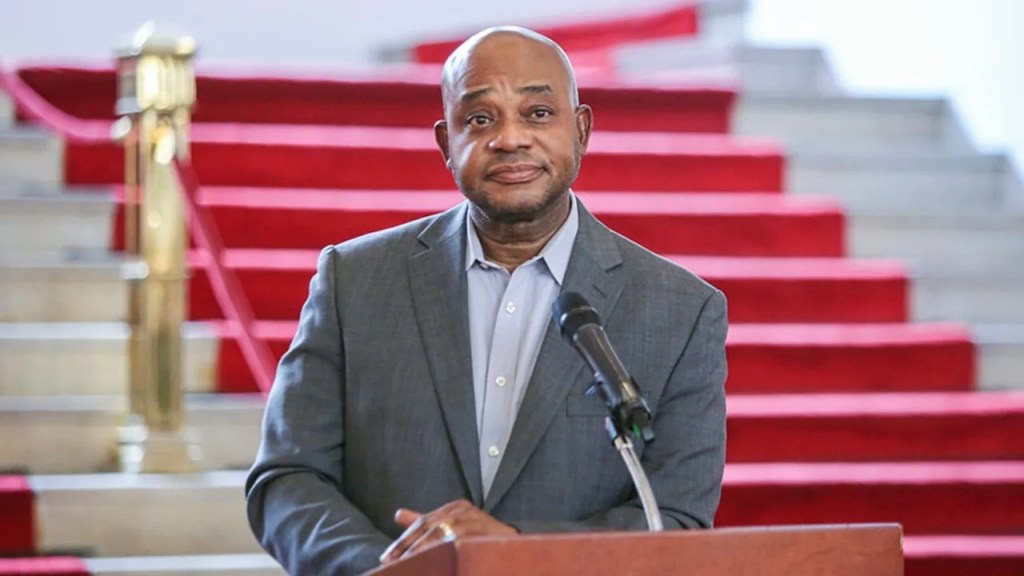 Llega el primer vuelo de colombianos deportados tras acuerdo liderado por el Canciller&nbsp;Murillo