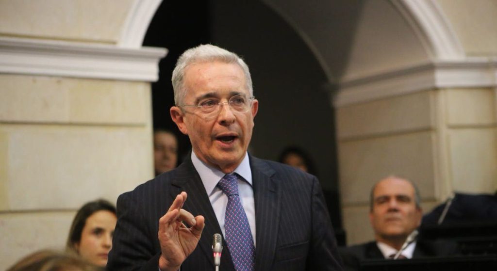 Tribunal ordena frenar juicio contra Álvaro Uribe en medio de polémica por&nbsp;imparcialidad