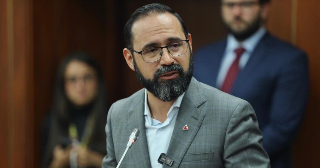 Ministro de Minas enfrenta moción de censura por alza del gas y crisis&nbsp;energética
