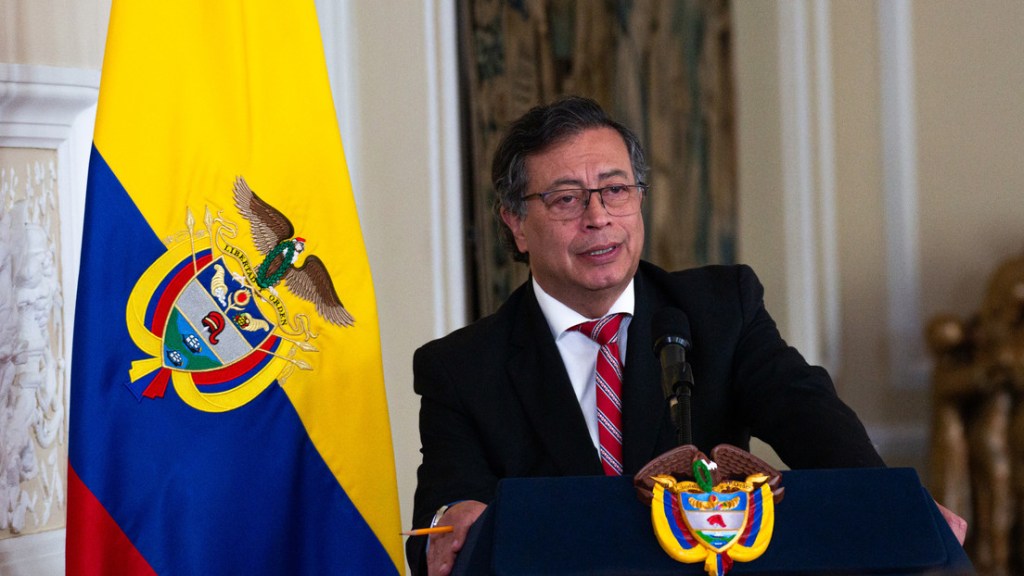 «Tatequieto» a Petro: Quieren ponerle límites a su «turismo presidencial» y obligarlo a rendir cuentas por cada&nbsp;viaje