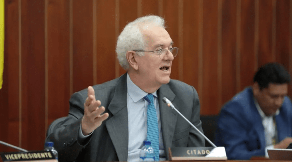 Exministro Ocampo admite recomendación laboral, pero niega presión sobre la&nbsp;DIAN