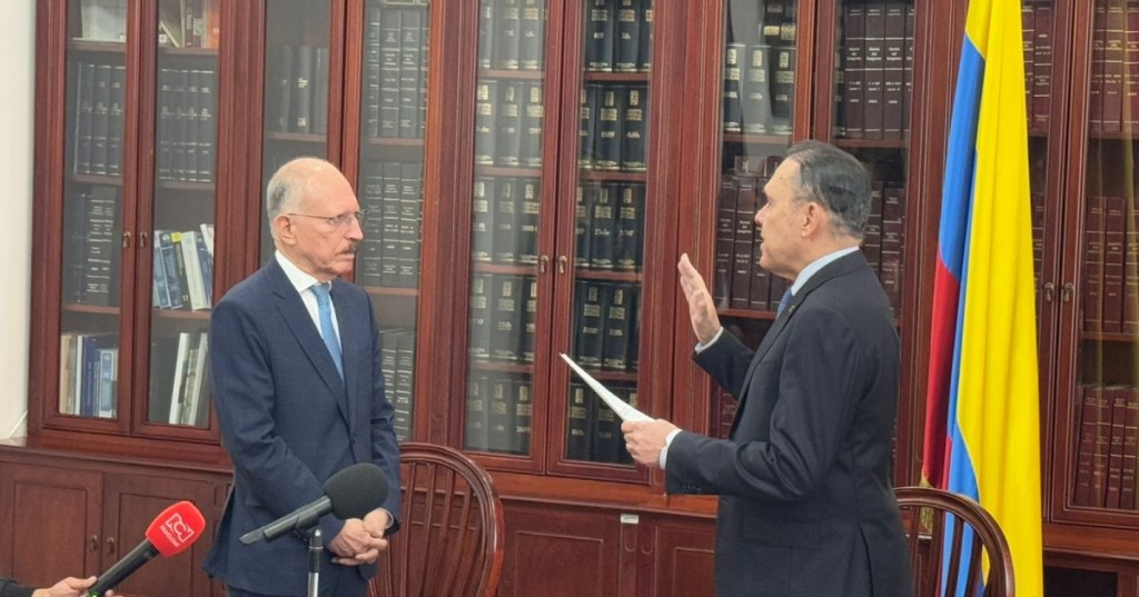 Temístocles Ortega asume en el Senado y deja abierta la posibilidad de apoyar reformas del&nbsp;Gobierno