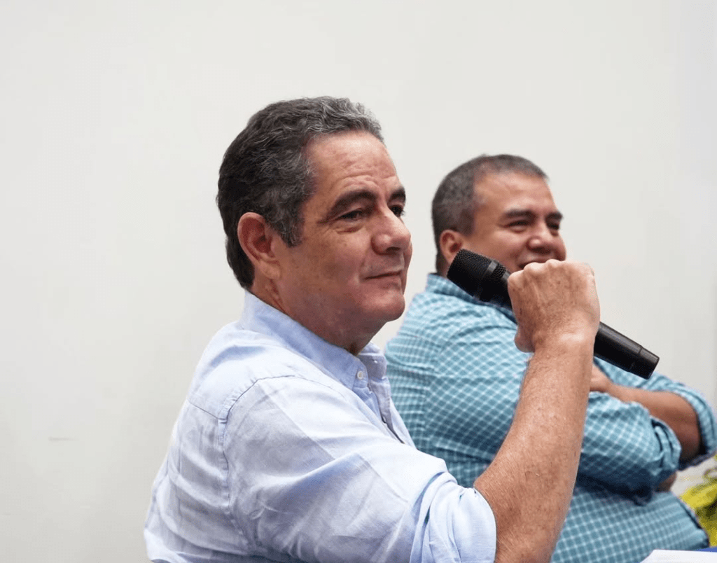 Vargas Lleras carga contra Petro y Ávila por debacle económica