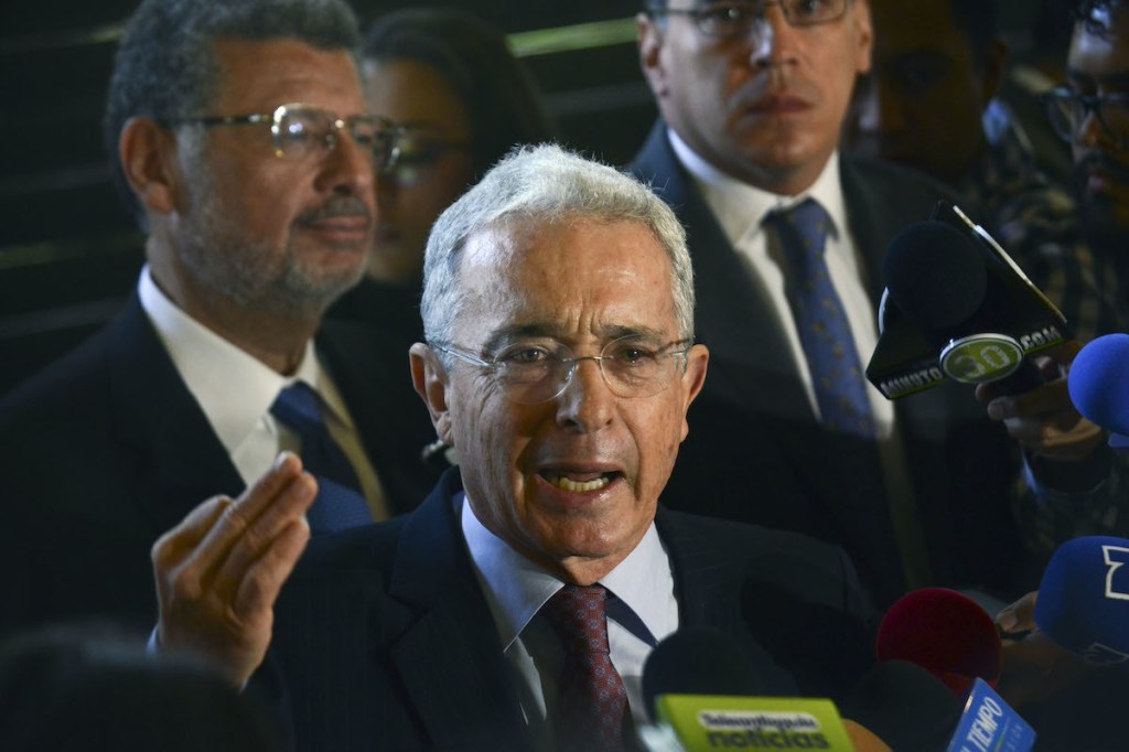 Álvaro Uribe critica a la Fiscalía en su juicio: “Me tienen como enemigo”