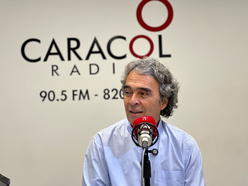 Fajardo se afianza como líder del centro en la carrera al 2026 según&nbsp;Invamer