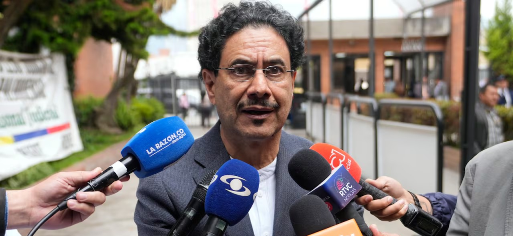 Cepeda ataca valla del Centro Democrático que proclama inocencia de&nbsp;Uribe