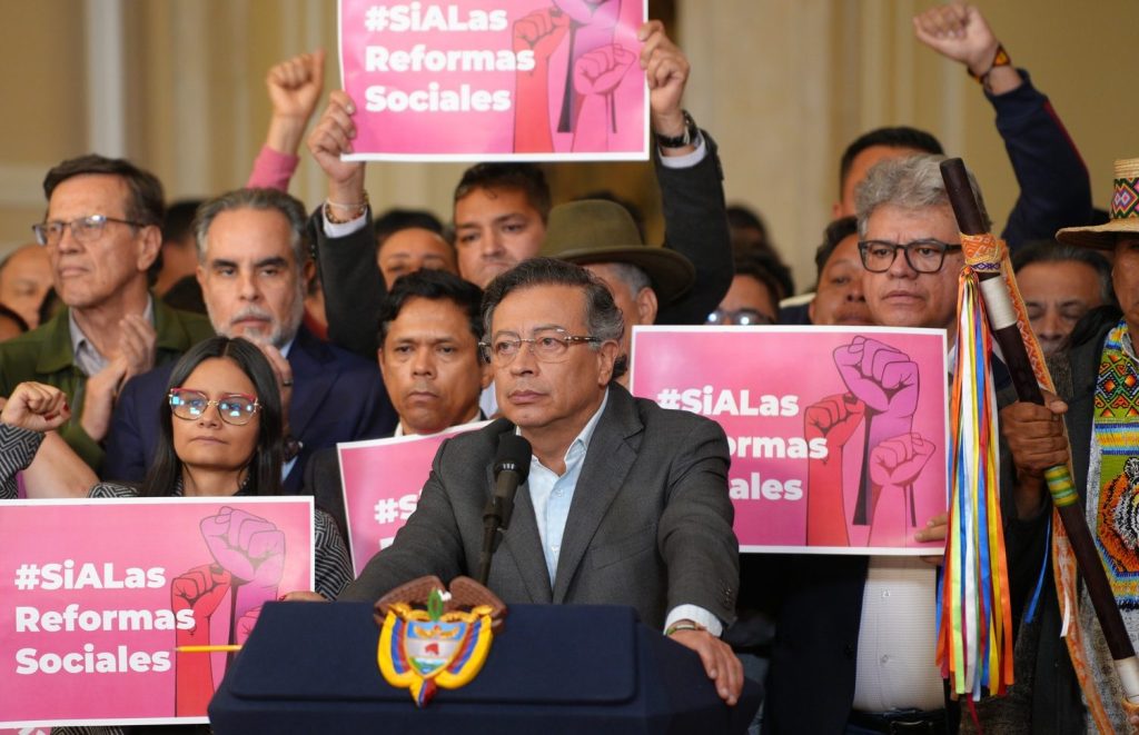 Senado hunde consulta popular y revive reforma laboral en medio de fuertes&nbsp;tensiones