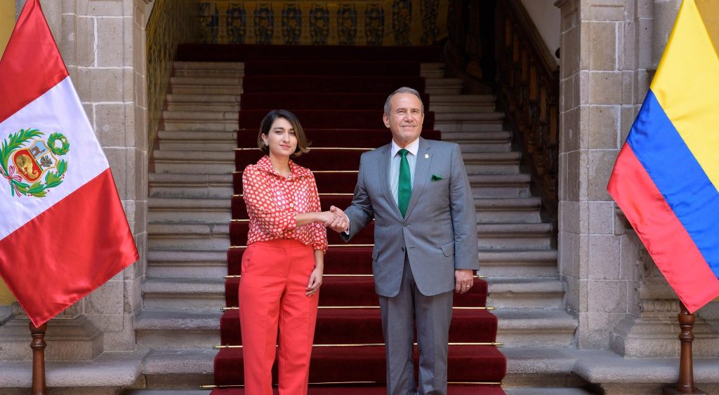 Cancilleres Sarabia y Schialer buscan normalizar relaciones entre Colombia y Perú