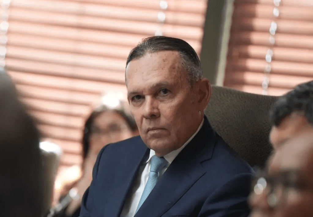 Efraín Cepeda a Petro: «Nunca alguien con tan pocos méritos llegó a la&nbsp;Presidencia»