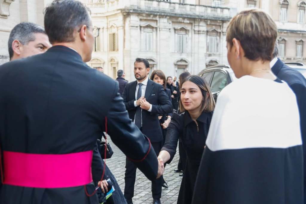 Laura Sarabia y Verónica Alcocer representaron a Colombia en el funeral del papa&nbsp;Francisco