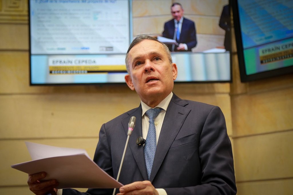 Cepeda le responde a Petro tras insultos por la consulta popular: “No pienso caer tan&nbsp;bajo”