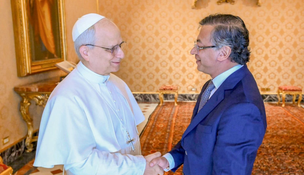 Petro propone al papa que el Vaticano sea sede de diálogos de paz con el&nbsp;ELN