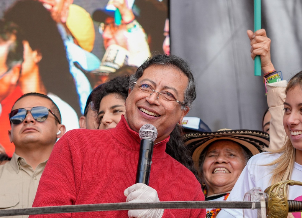 Petro llama “HP esclavista” a quien vote No a la consulta popular