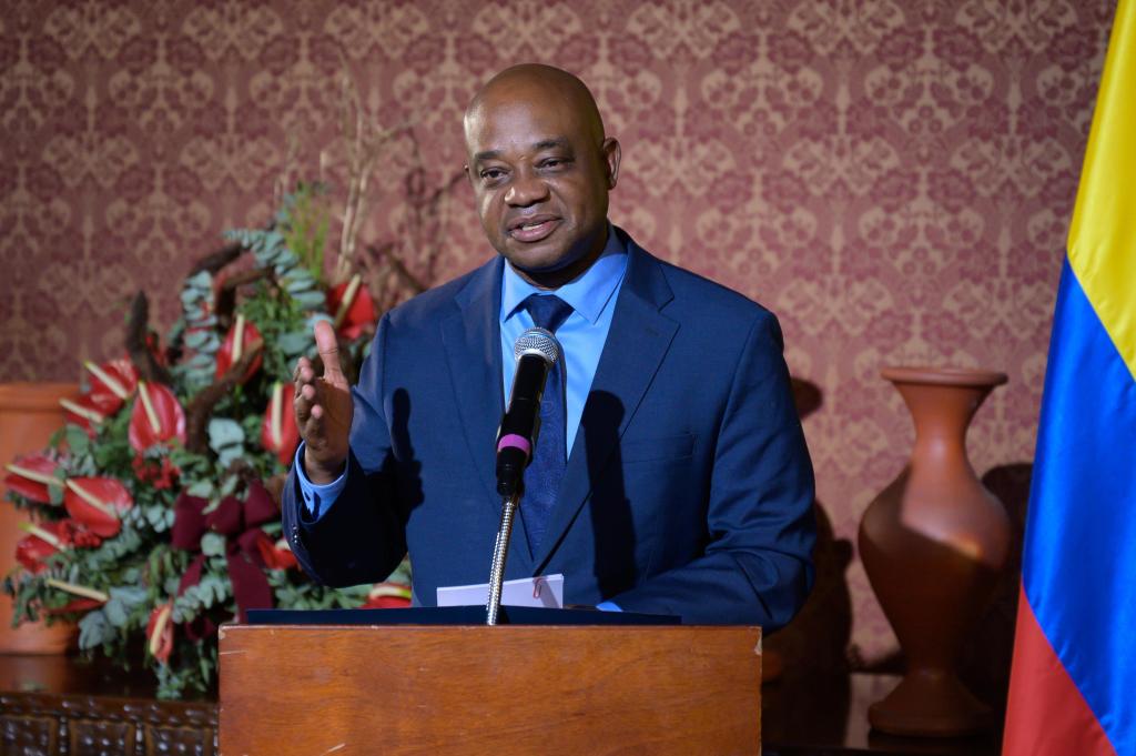 El precandidato Luis Gilberto Murillo no estará en la consulta del Frente Amplio