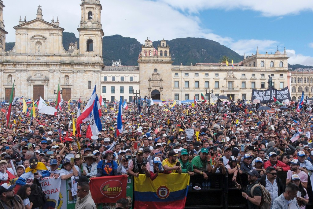 Petro lanza advertencia al Congreso: “El pueblo se levanta y los&nbsp;revoca”