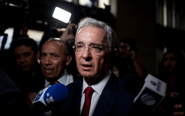 Uribe propone “estallido democrático” tras rechazo a la consulta y critica llamado de Petro a las&nbsp;calles