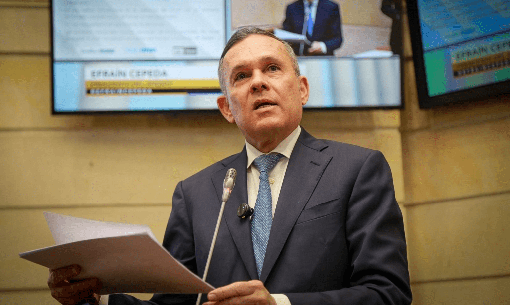 Efraín Cepeda lanza advertencia por decreto de Petro para consulta&nbsp;popular
