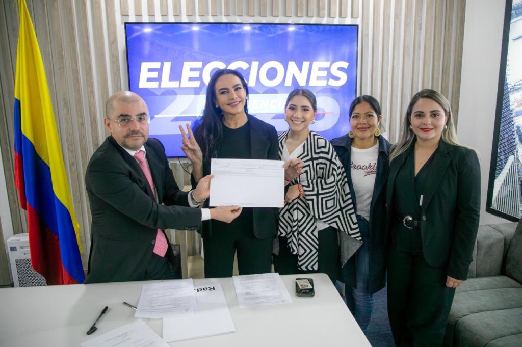 Luz María Zapata se convierte en la precandidata número 40 por&nbsp;firmas