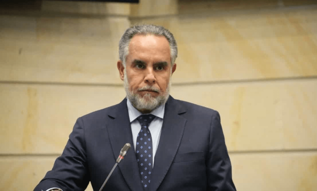 Armando Benedetti reconoce derrota del petrismo tras elección de Carlos&nbsp;Camargo