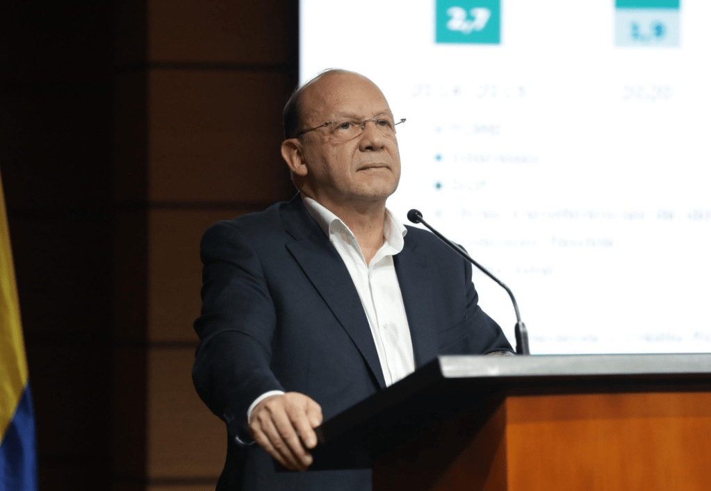 Ministro de Hacienda dejó sin tiquetes aéreos a congresistas por falta de&nbsp;pago