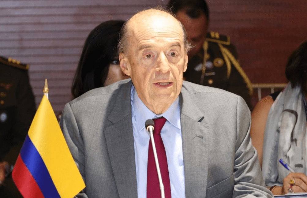 Procuraduría llama a juicio disciplinario a Álvaro Leyva por desacatar suspensión como&nbsp;canciller