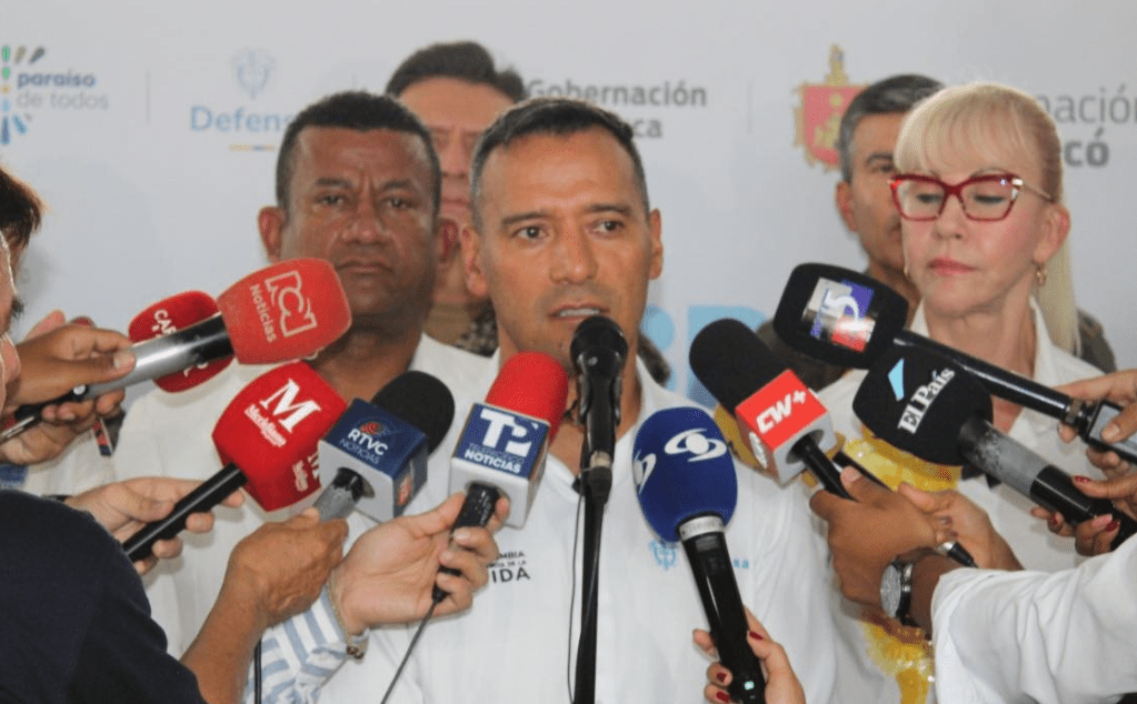 Ministro de Defensa niega traición a Petro tras filtración de mensajes privados