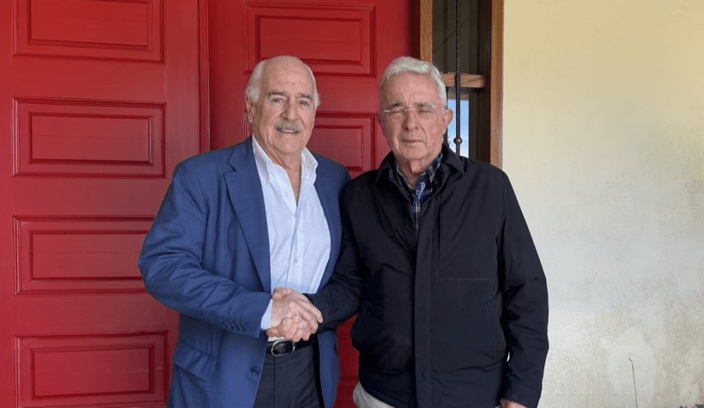 Pastrana visitó a Álvaro Uribe tras condena a 12 años de prisión&nbsp;domiciliaria