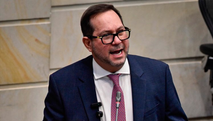 “El presupuesto no puede adoptarse por decreto”: presidente del Congreso