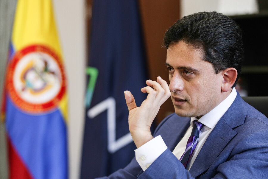 Luis Carlos Reyes lanza encuesta para decidir su candidatura presidencial en&nbsp;2026