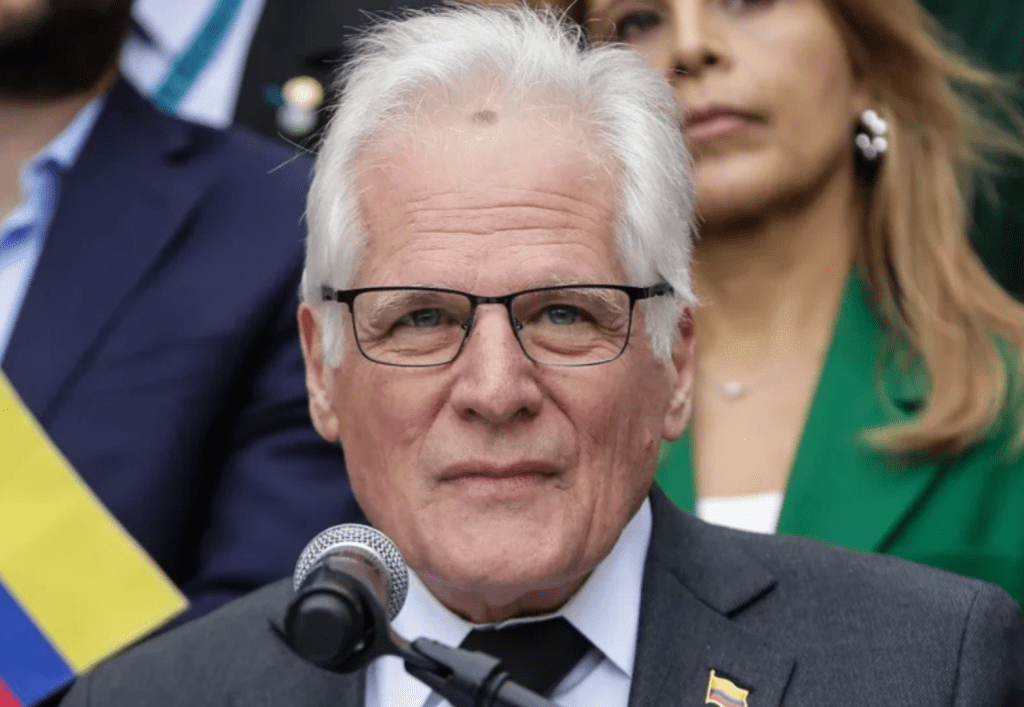 “No fui consultado”: Uribe Londoño tras decisión del Centro Democrático de realizar la&nbsp;encuesta