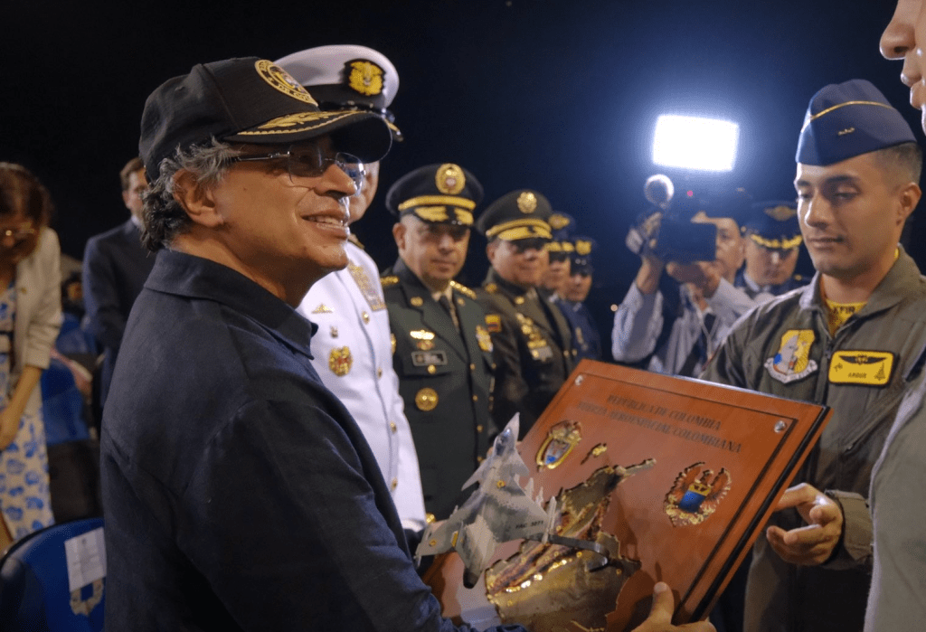 Gustavo Petro oficializa la compra de 17 aviones Gripen en un contrato histórico de $16,5&nbsp;billones