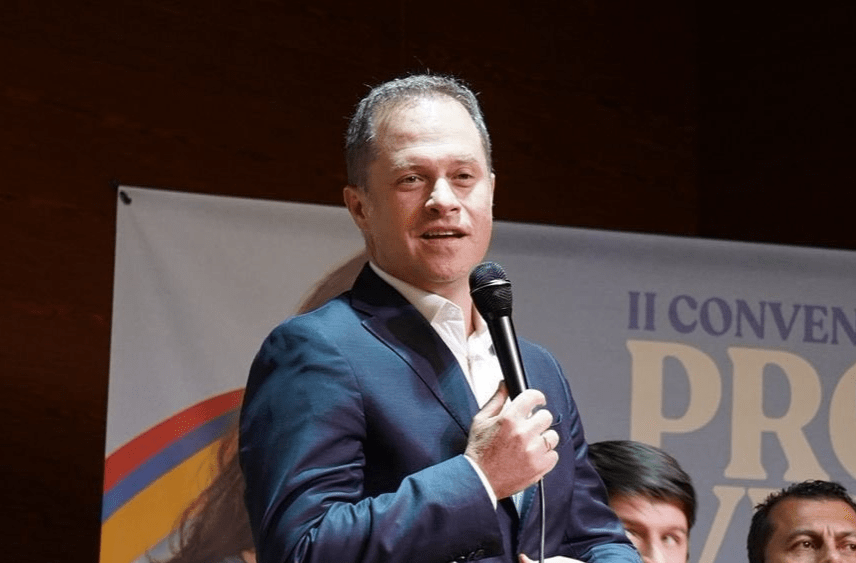 Héctor Olimpo Espinosa se baja de la carrera presidencial y apunta al Senado con el Partido&nbsp;Liberal