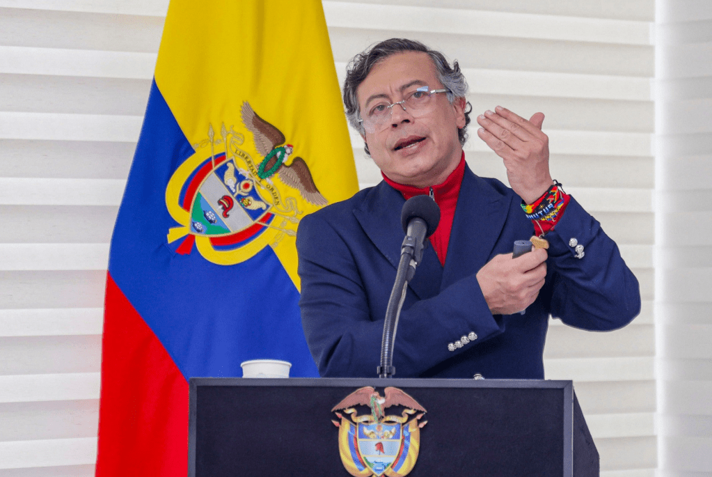 Petro no anunció cifra del salario mínimo y puso sobre la mesa el concepto de “salario vital”