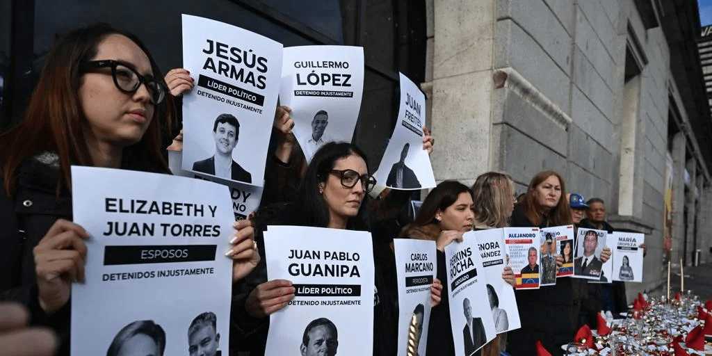 Gobierno venezolano prohíbe a los presos políticos liberados hablar ante la prensa o salir del&nbsp;país