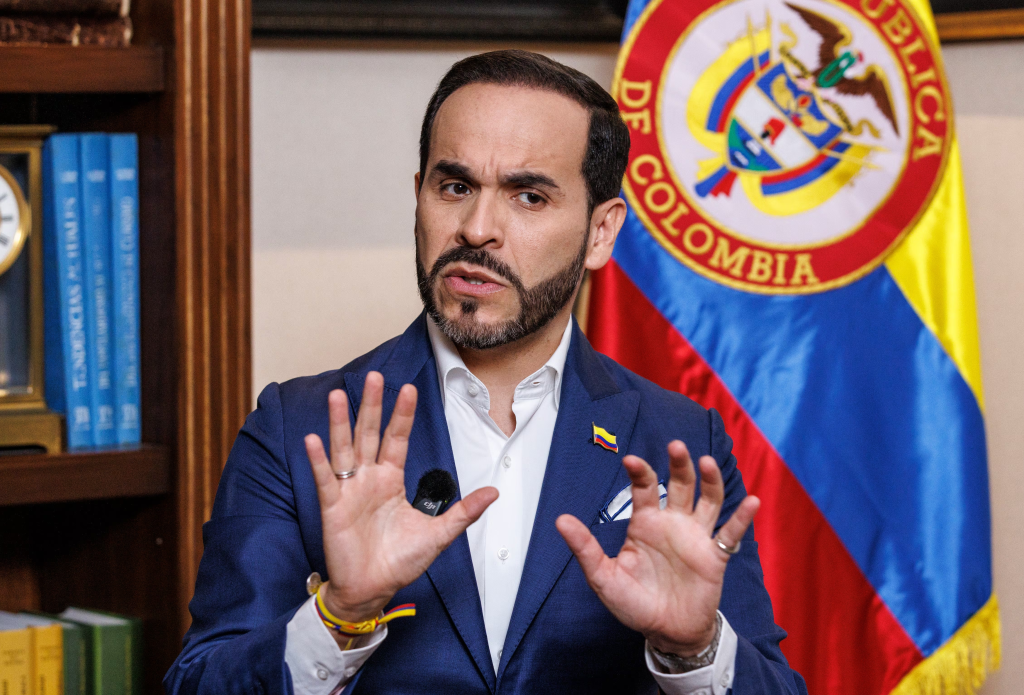 De los 5 millones anunciados, a De la Espriella le solo validaron 1,98 millones de&nbsp;firmas