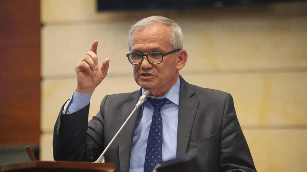 Corte Suprema deja en firme la orden de captura contra Carlos Ramón González