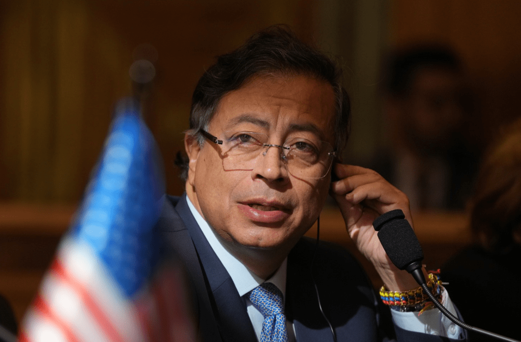 Gustavo Petro denuncia intento de atentado contra su&nbsp;helicóptero