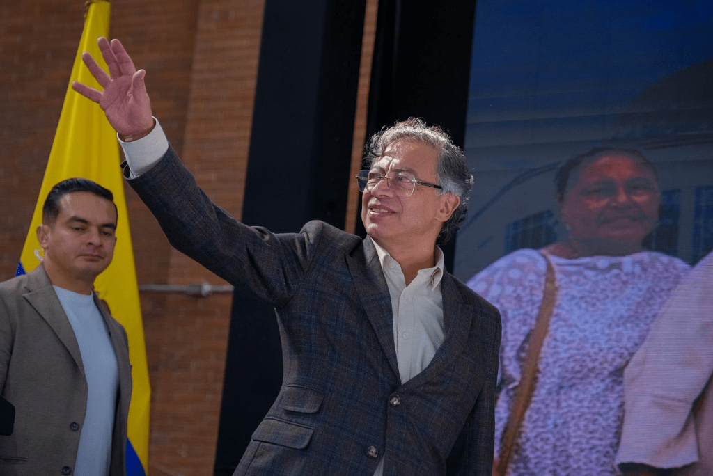 Gobierno y AFP se disputan 25 billones en ahorros