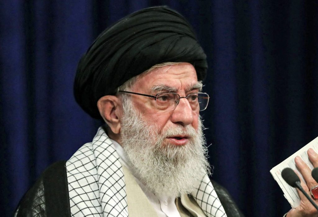 Sin heredero claro, Irán activa la sucesión de Alí Jamenei