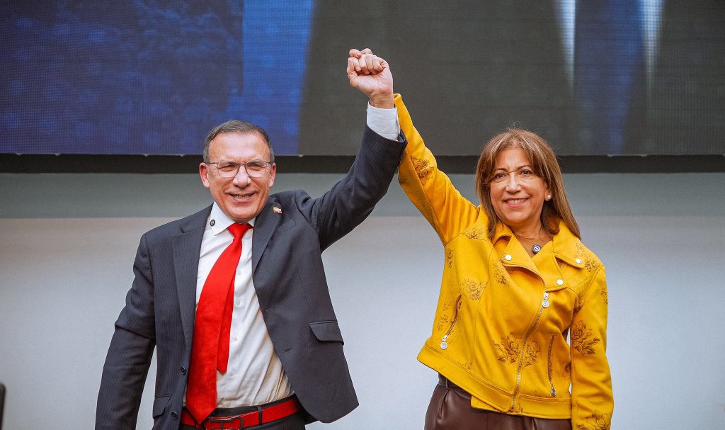 Roy Barreras inscribe su candidatura presidencial con Martha Lucía Zamora ante la Registraduria