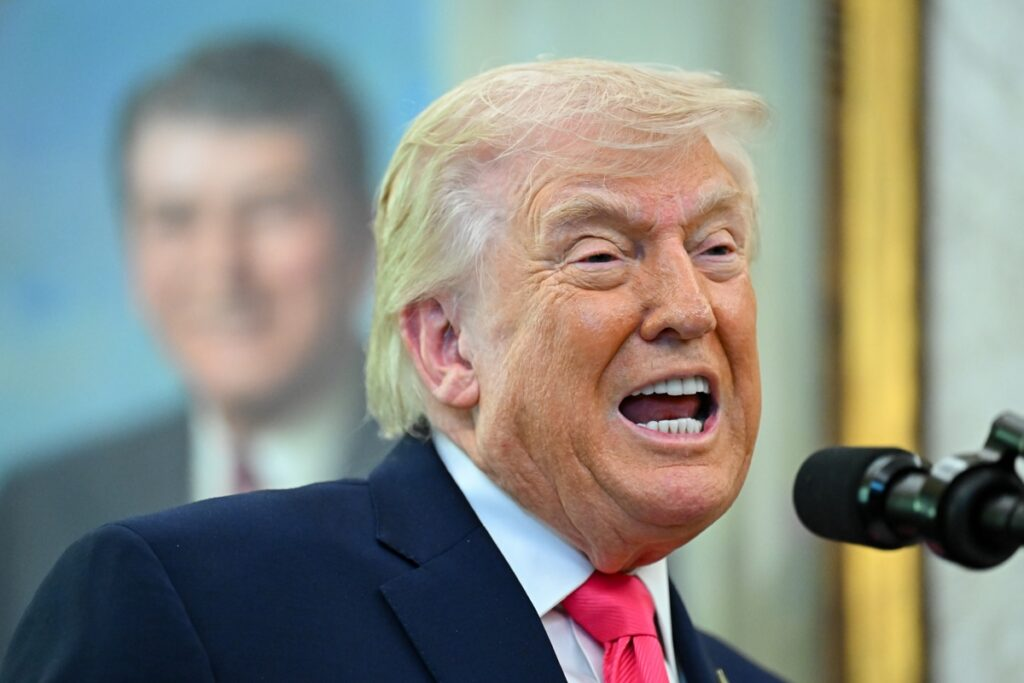 Trump afirma que Irán permitirá paso de 20 petroleros por&nbsp;Ormuz