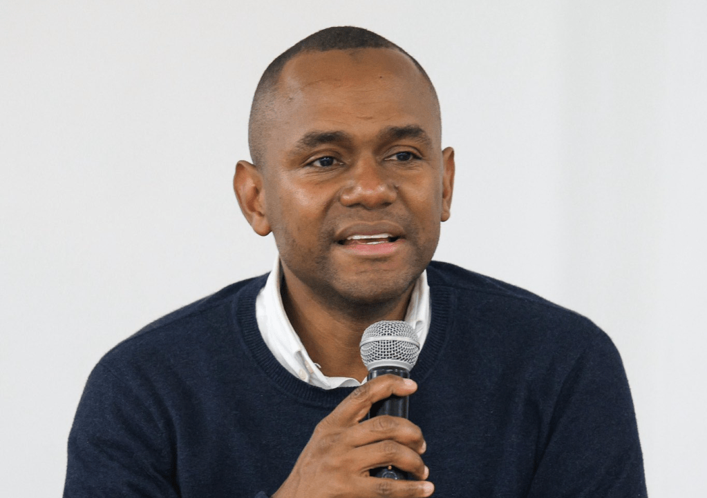 Viceministro de Igualdad renuncia por presunto envío de fotos íntimas a una funcionaria