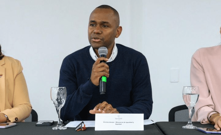 El exviceministro de igualdad sostiene que la foto íntima se envió por&nbsp;error