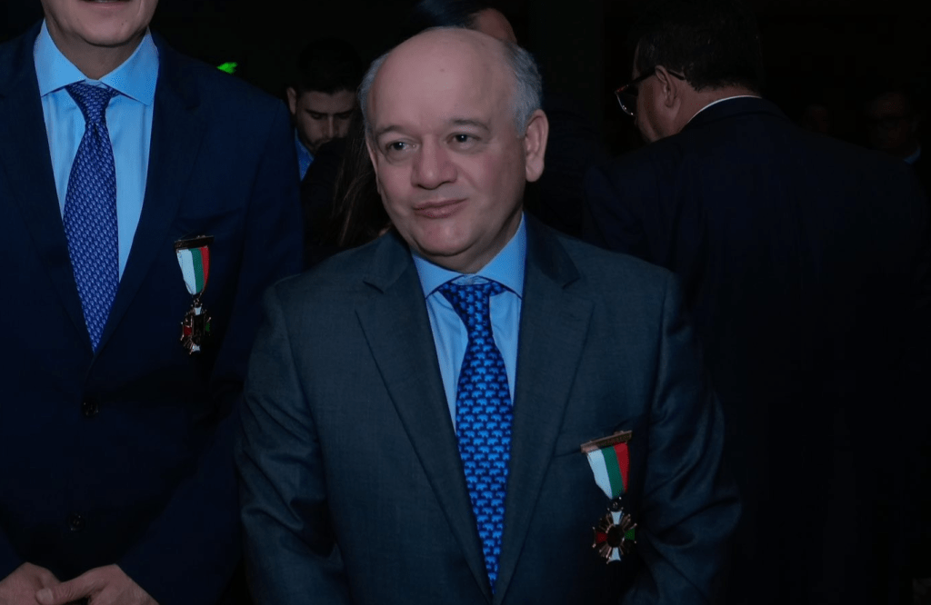 Expresidente de la Corte Constitucional pide tumbar emergencia económica de Petro