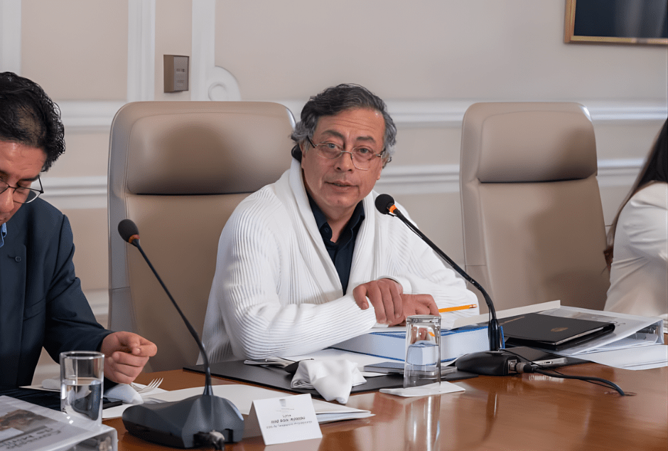 Petro ordena a MinVivienda dar casas a familias de militares fallecidos en el avión&nbsp;Hércules