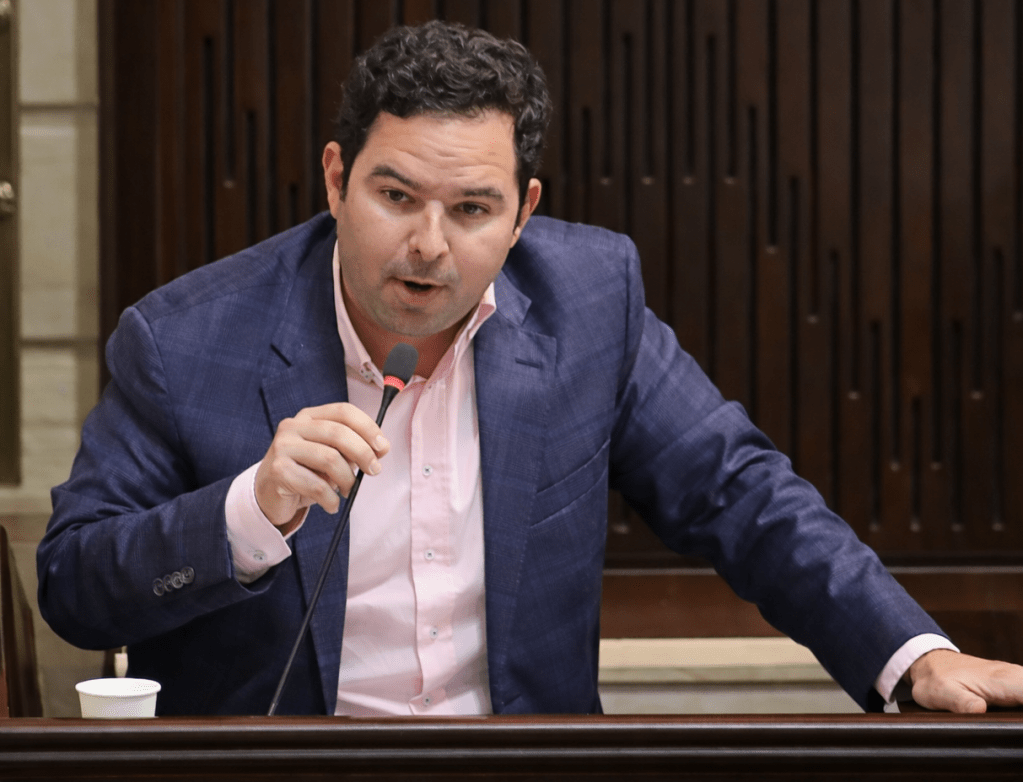 Carlos Meisel arremete contra De la Espriella en defensa de la fórmula Valencia-Oviedo