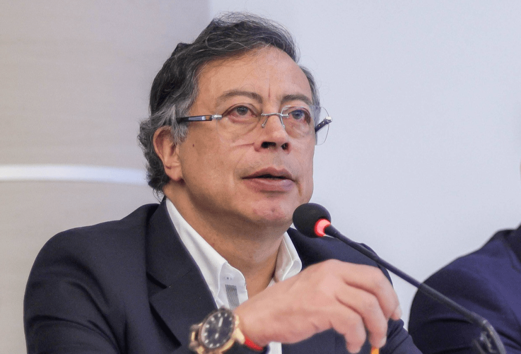 Gustavo Petro se pronuncia y defiende los acercamientos de su gobierno con alias «Papá Pitufo»