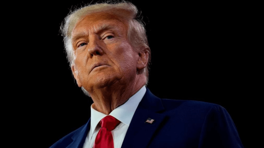 Trump suspende bombardeos a Irán por apertura del estrecho de Ormuz