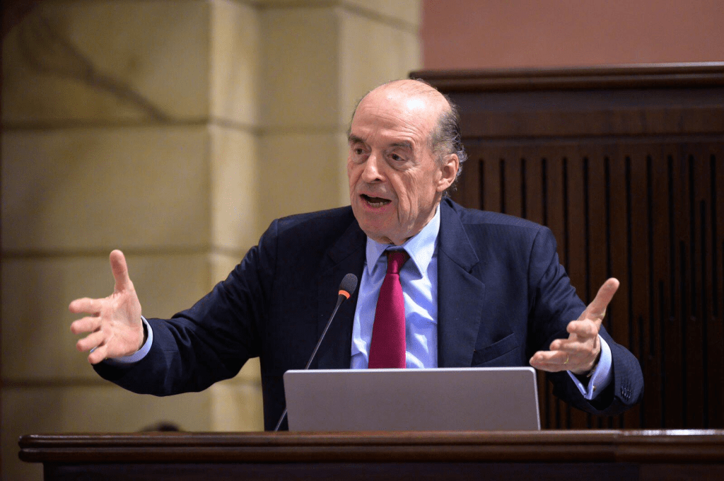 Fiscalía llama a juicio al excanciller Álvaro Leyva por contratos para la elaboración de&nbsp;pasaportes