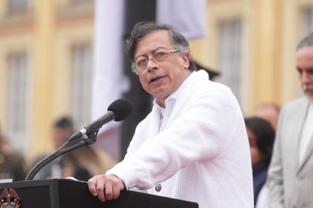 Petro amenaza con meter presos a alcaldes y gobernadores si no bajan el impuesto predial